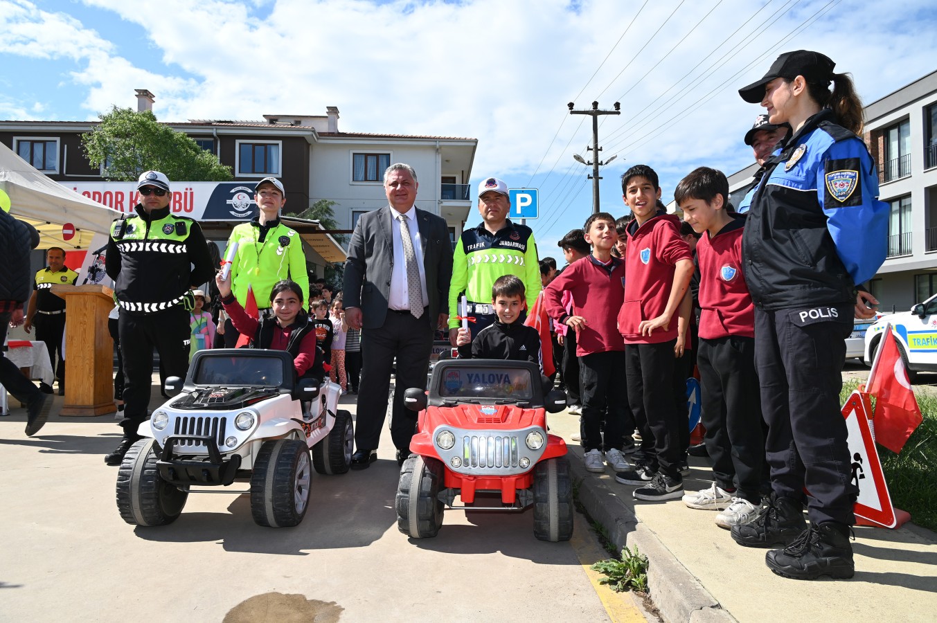 TRAFİK HAFTASINDA GELECEĞİN SÜRÜCÜLERİYLE BULUŞTUK
