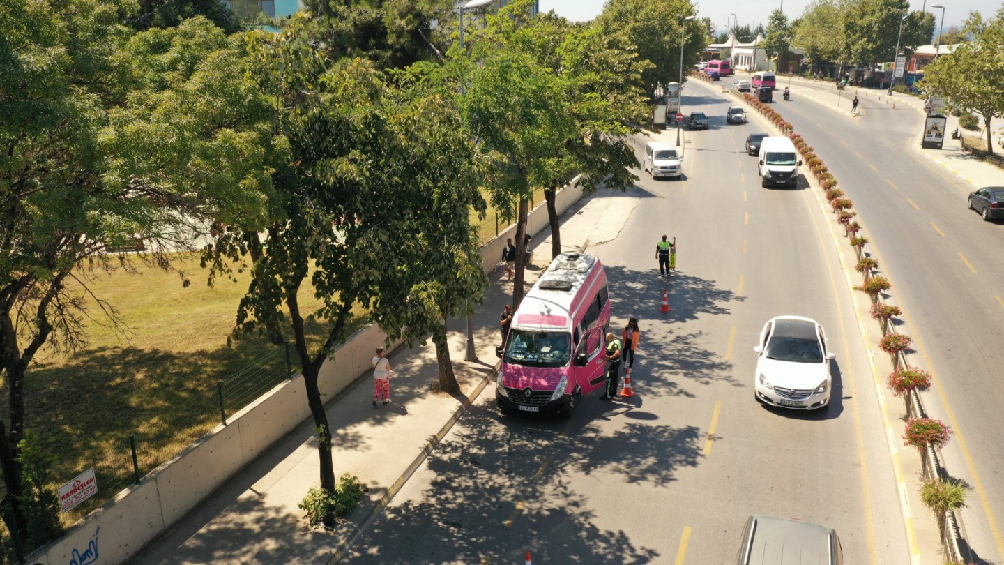 TRAFİK ZABITADAN MİNİBÜSLERE DENETİM