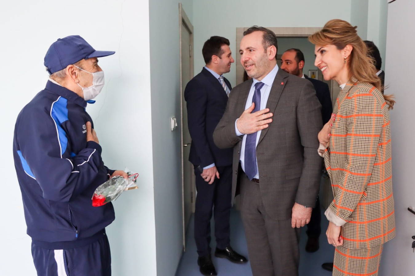 TUTUK, “YALNIZ DEĞİLSİNİZ, MUSTAFA OĞLUNUZ HER ZAMAN YANINIZDA…”