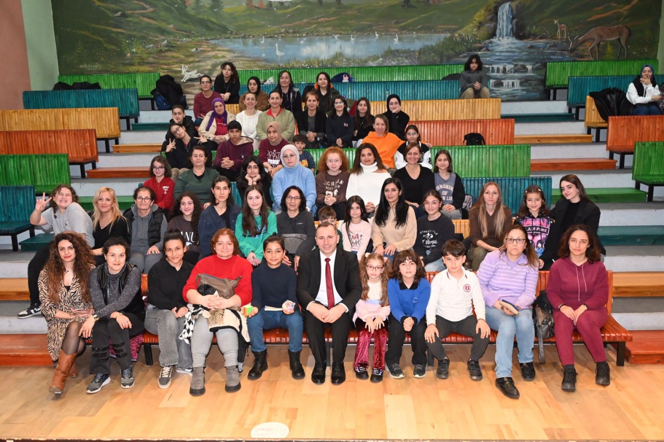 TUTUK’TAN ETKİNLİKLERİN DOLU DOLU GEÇTİĞİ ÇOCUK TİYATROSUNA ZİYARET