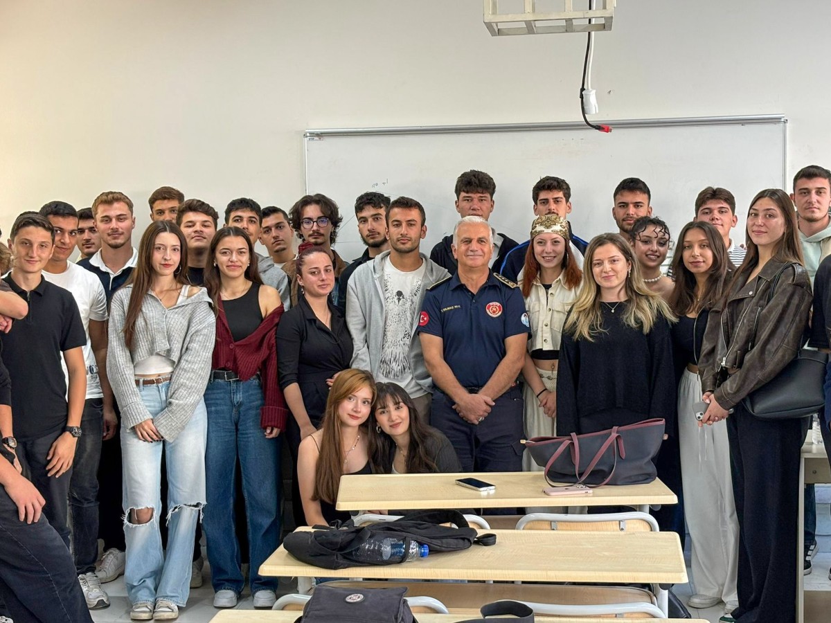 ÜNİVERSİTE ÖĞRENCİLERİNE İLK DERS YALOVA İTFAİYESİ’NDEN