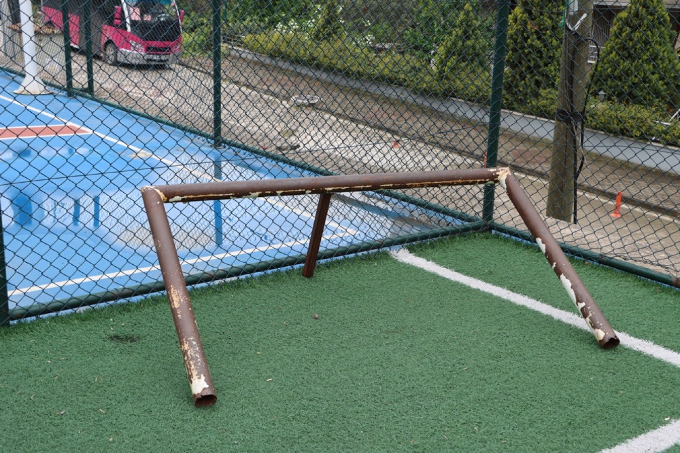 VANDALLAR ÇOCUK OYUN ALANLARINI TAHRİP ETTİ