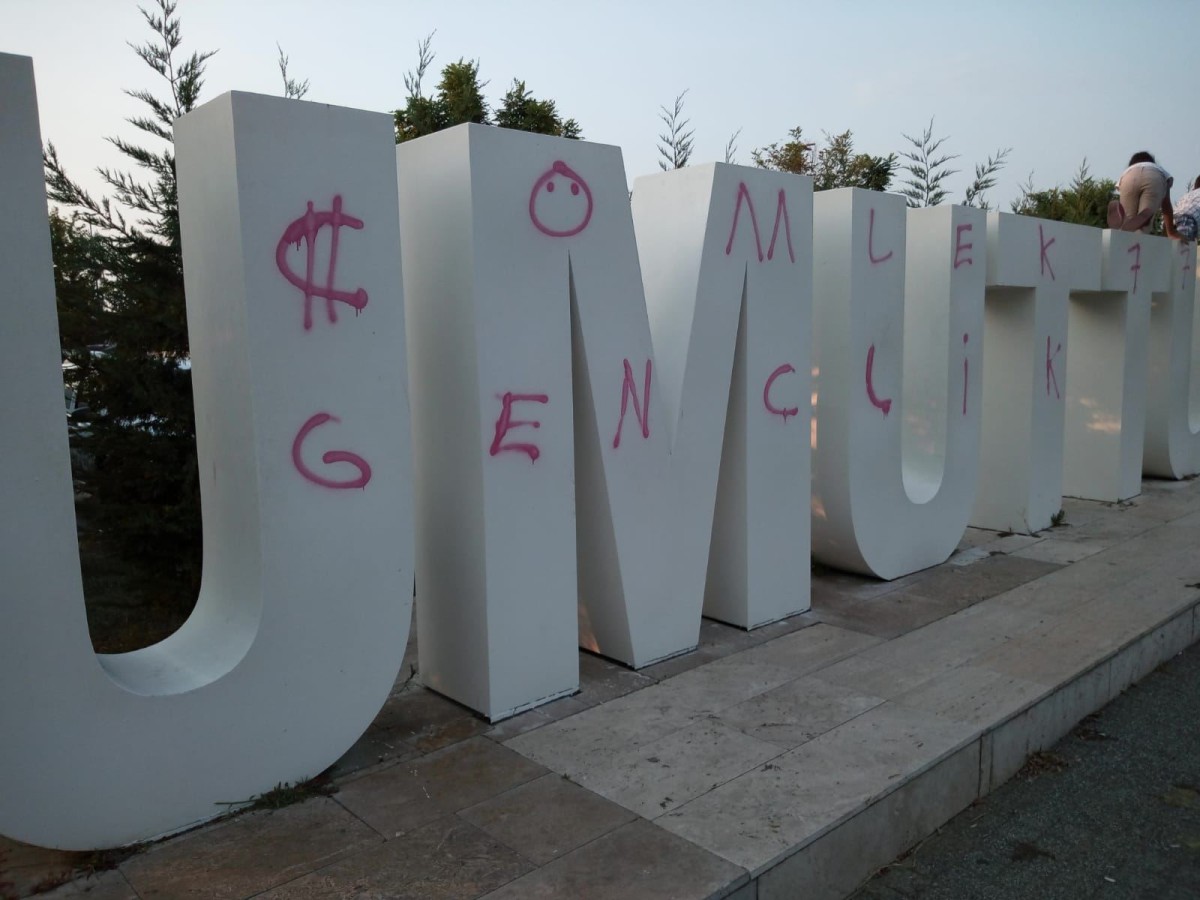 VANDALLARIN SON HEDEFİ ‘UMUTTUR YALOVA’ OLDU