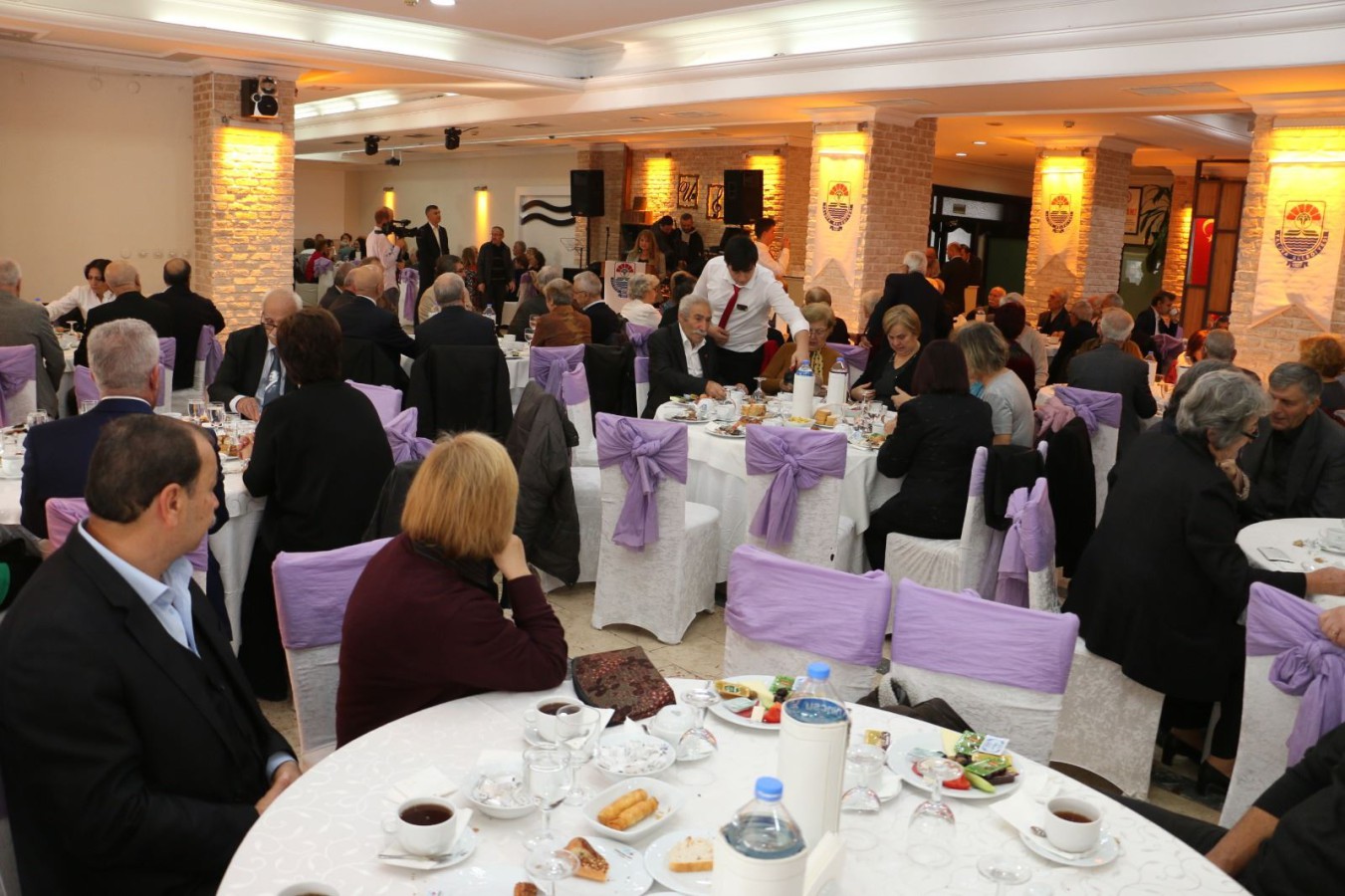 YALOVA BELEDİYESİ 24 KASIMDA EMEKLİ ÖĞRETMENLERİ BİR ARAYA GETİRDİ