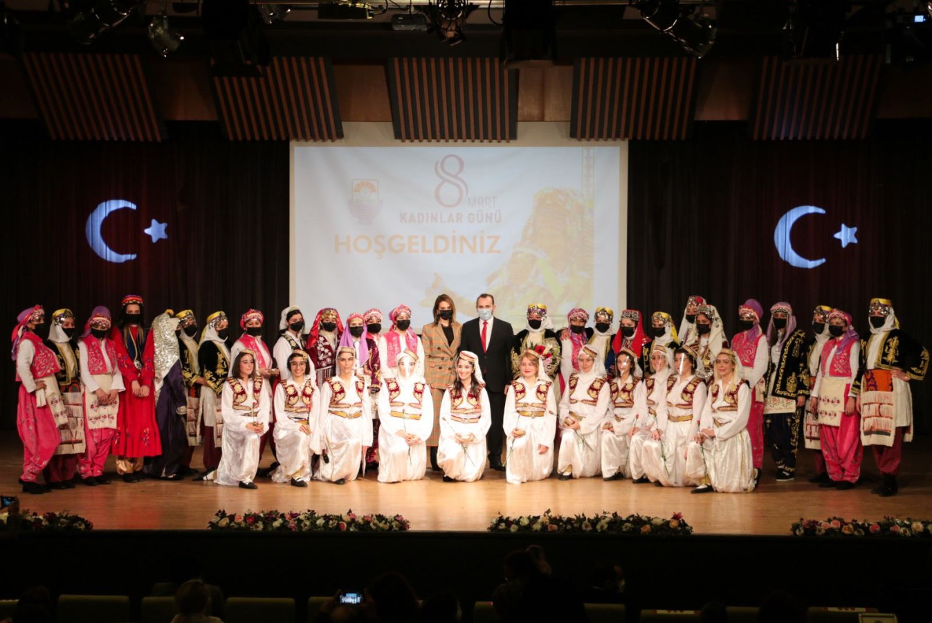 YALOVA BELEDİYESİ 8 MARTI DOLU DOLU GEÇİRDİ