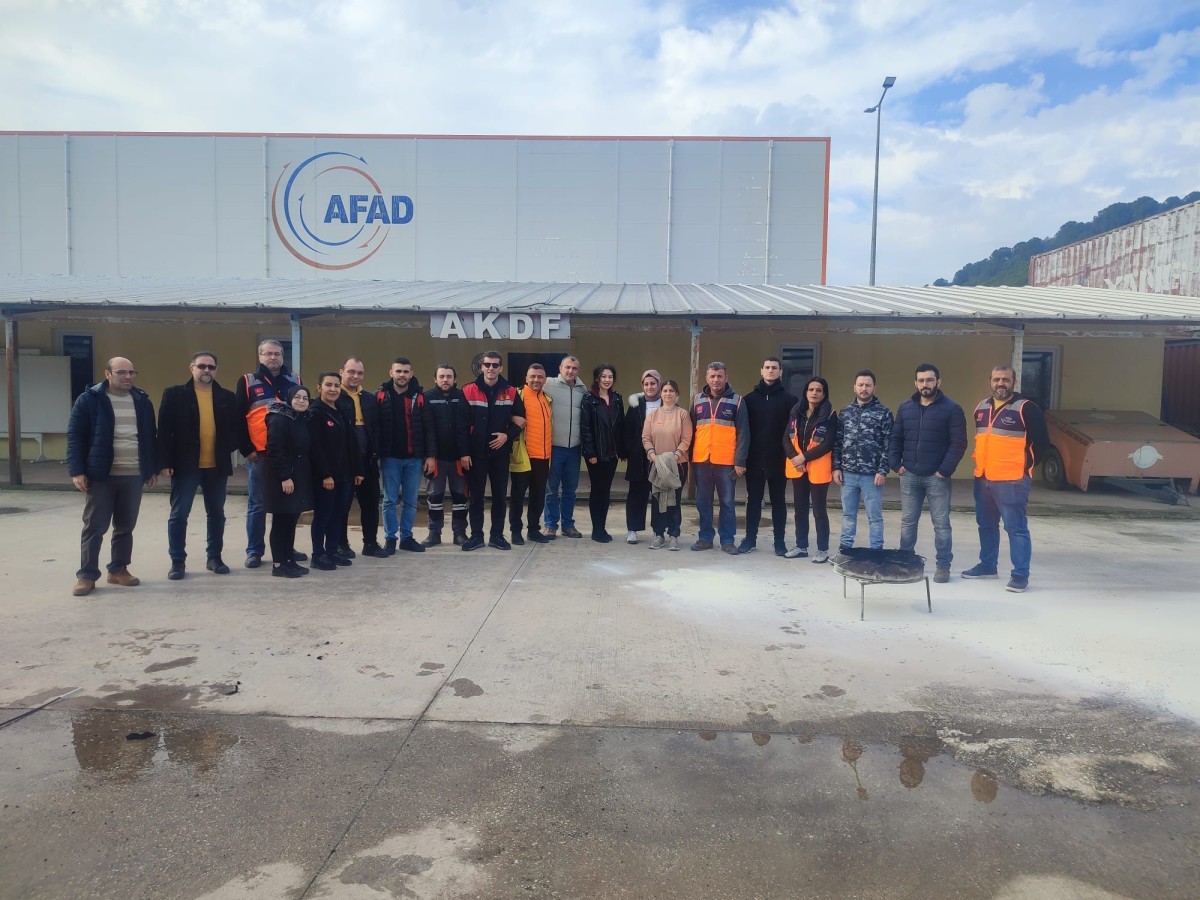 YALOVA BELEDİYESİ AFAD GÖNÜLLÜLERİNE EĞİTİM VERDİ