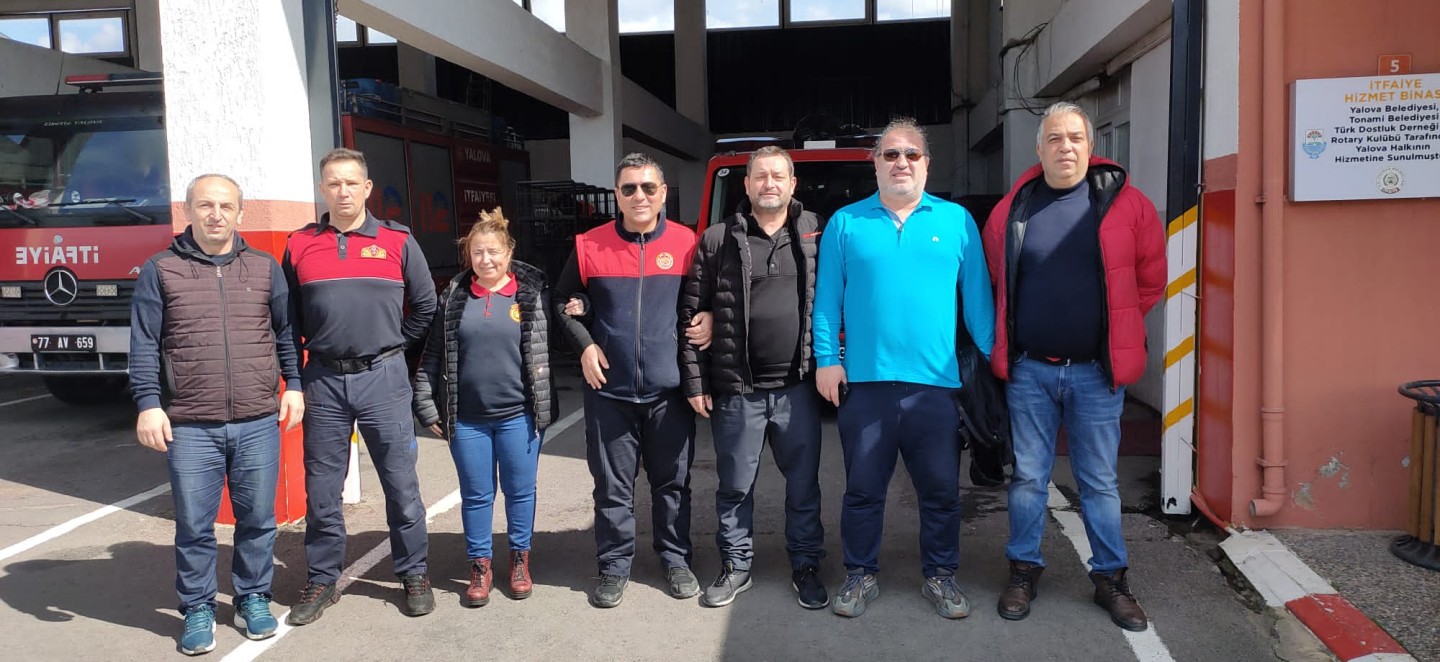 YALOVA BELEDİYESİ DEPREM BÖLGESİNE 5. EKİBİNİ YOLLADI