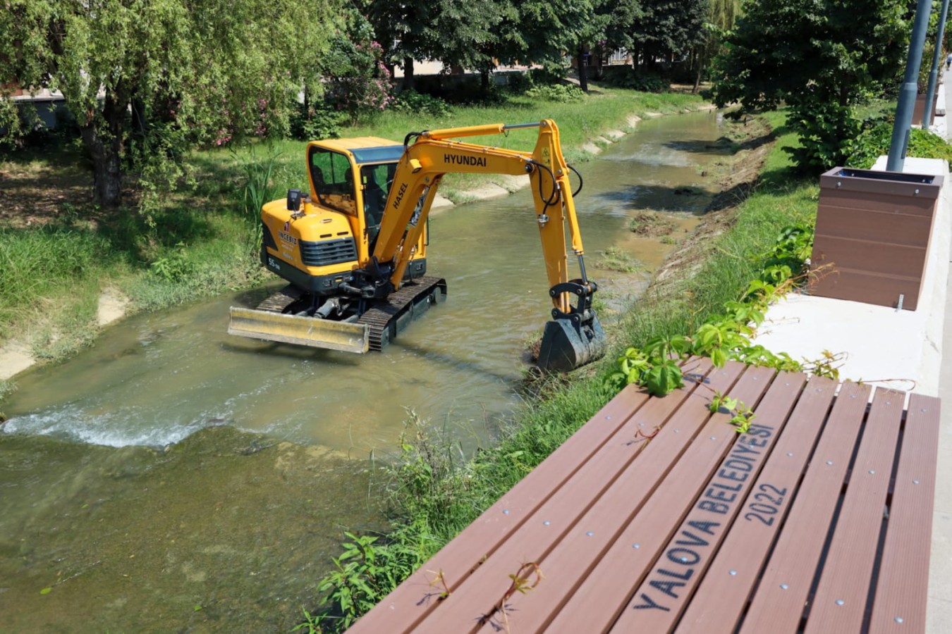 YALOVA BELEDİYESİ DERELERİ TEMİZLENİYOR