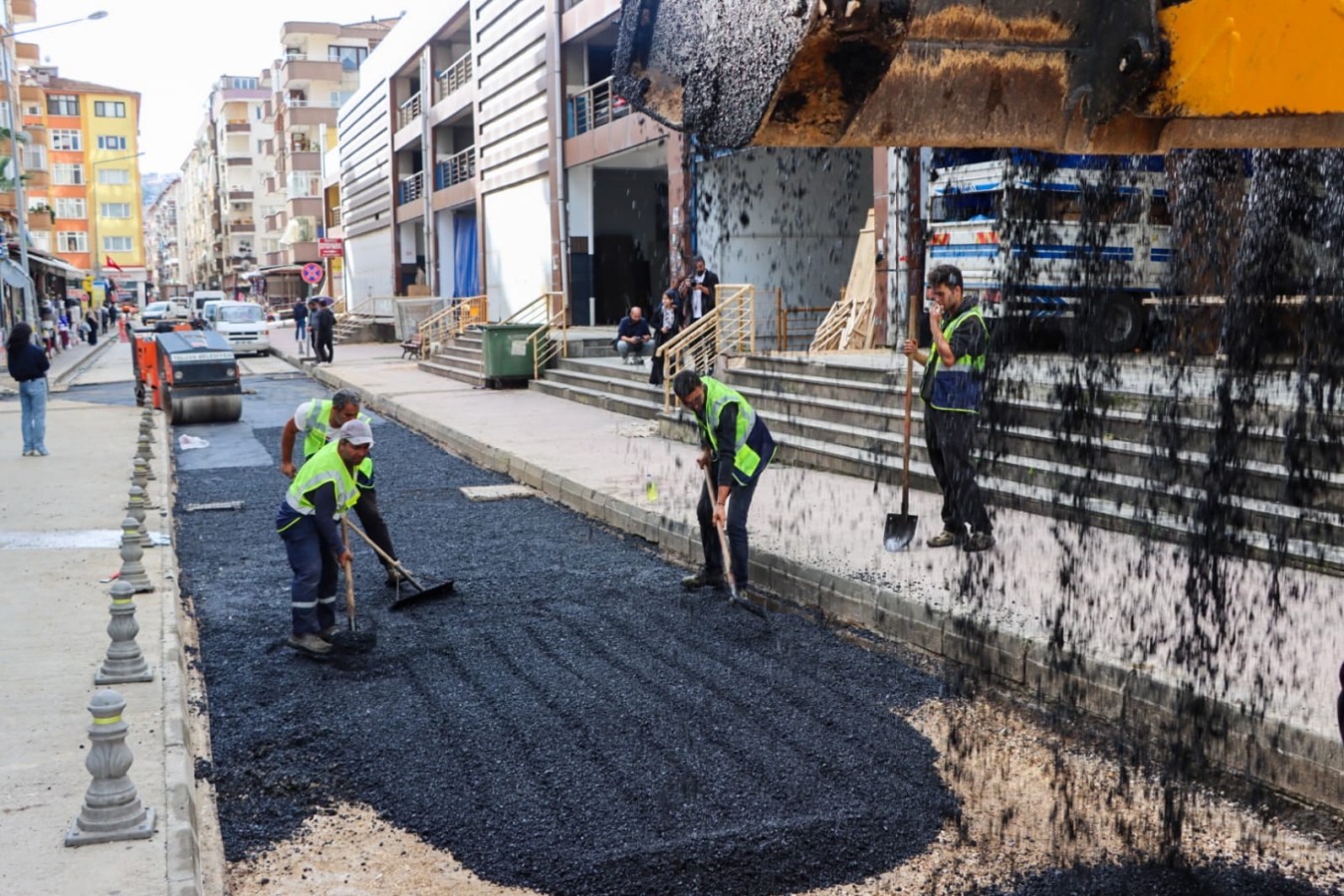 YALOVA BELEDİYESİ, DOĞAN SOKAK’TA YOL KONFORUNU ARTIRIYOR
