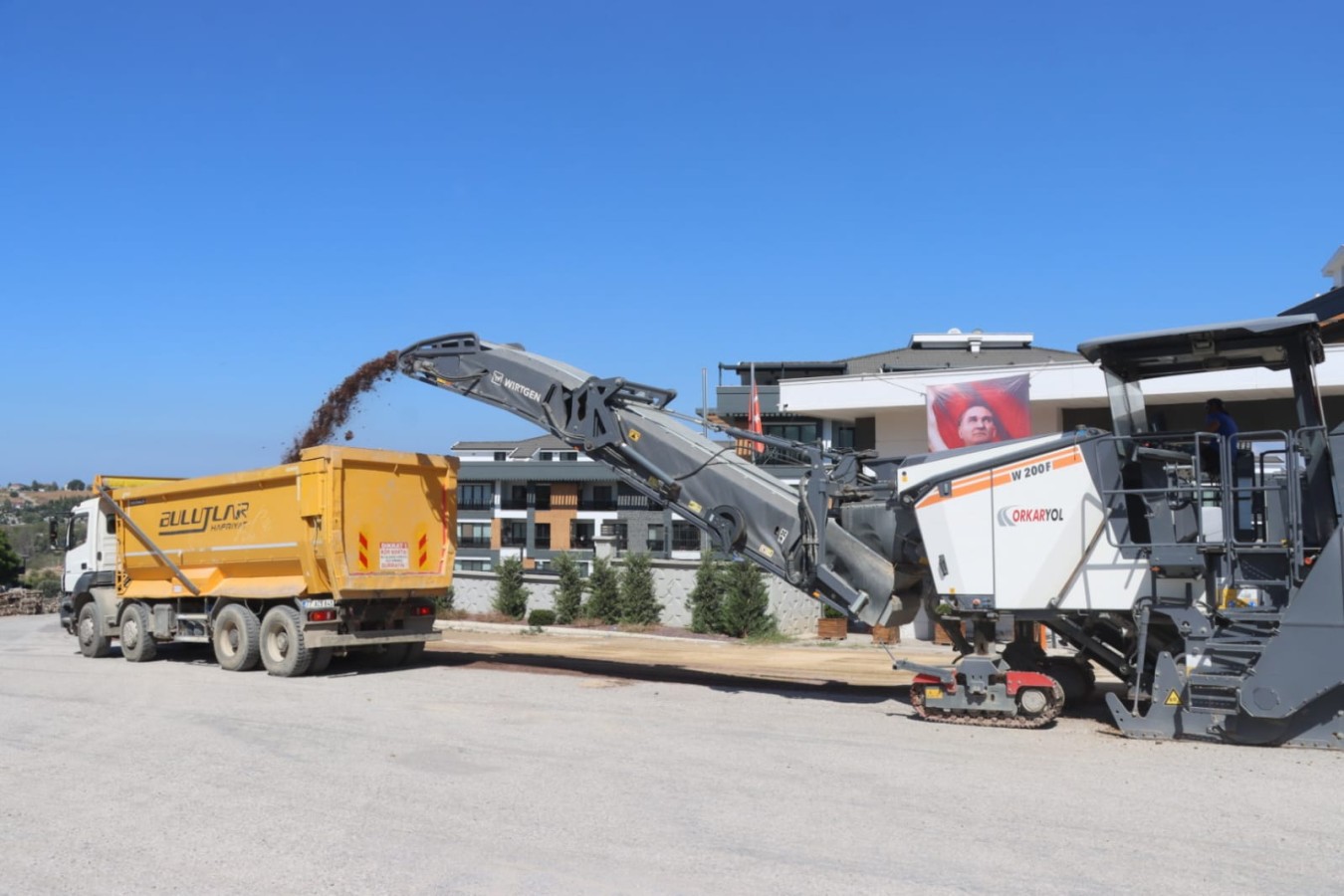 YALOVA BELEDİYESİ EKİPLERİNDEN YOĞUN ÇALIŞMA