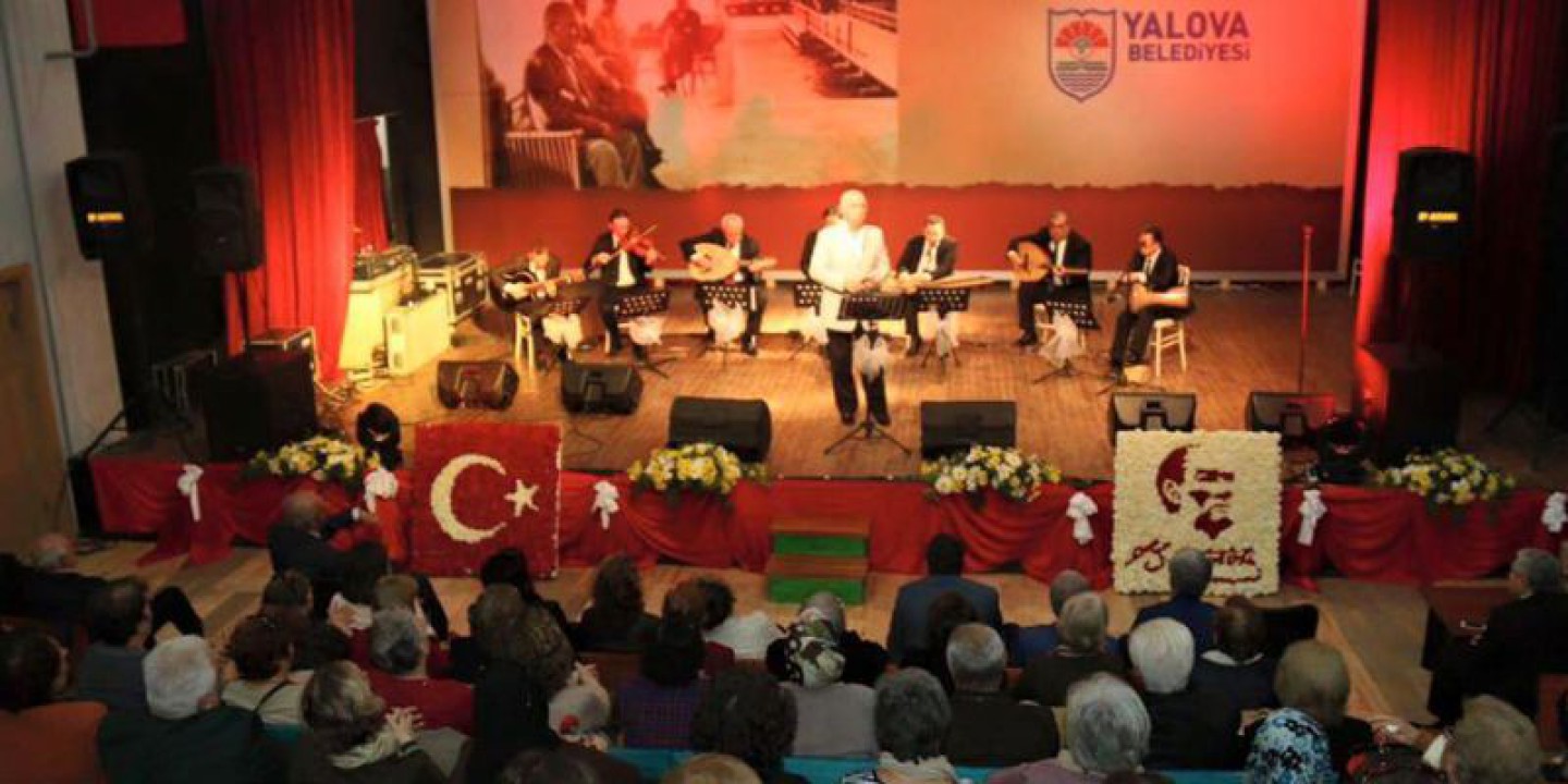Yalova Belediyesi Emekli Öğretmenleri Unutmadı