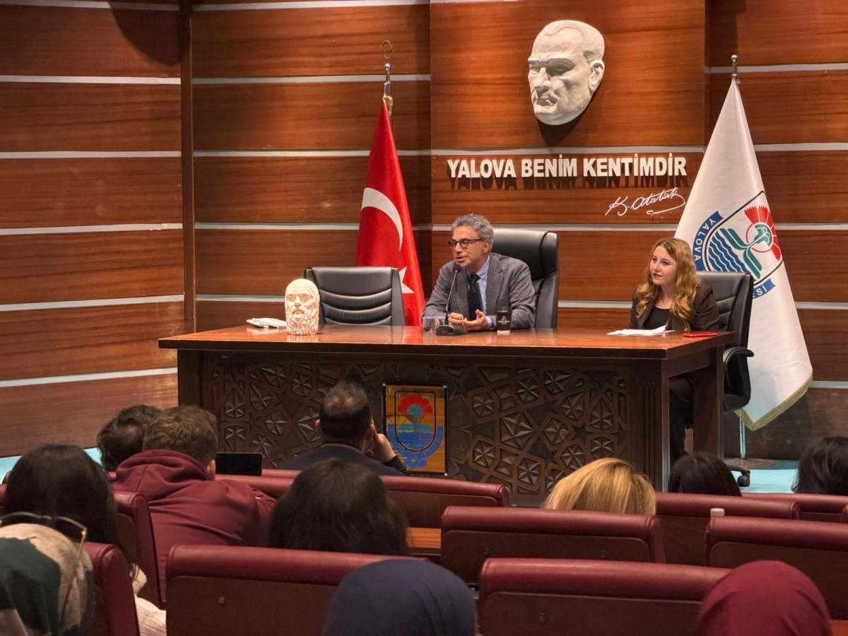 YALOVA BELEDİYESİ FELSEFE ÜZERİNE KONFERANS GERÇEKLEŞTİRDİ