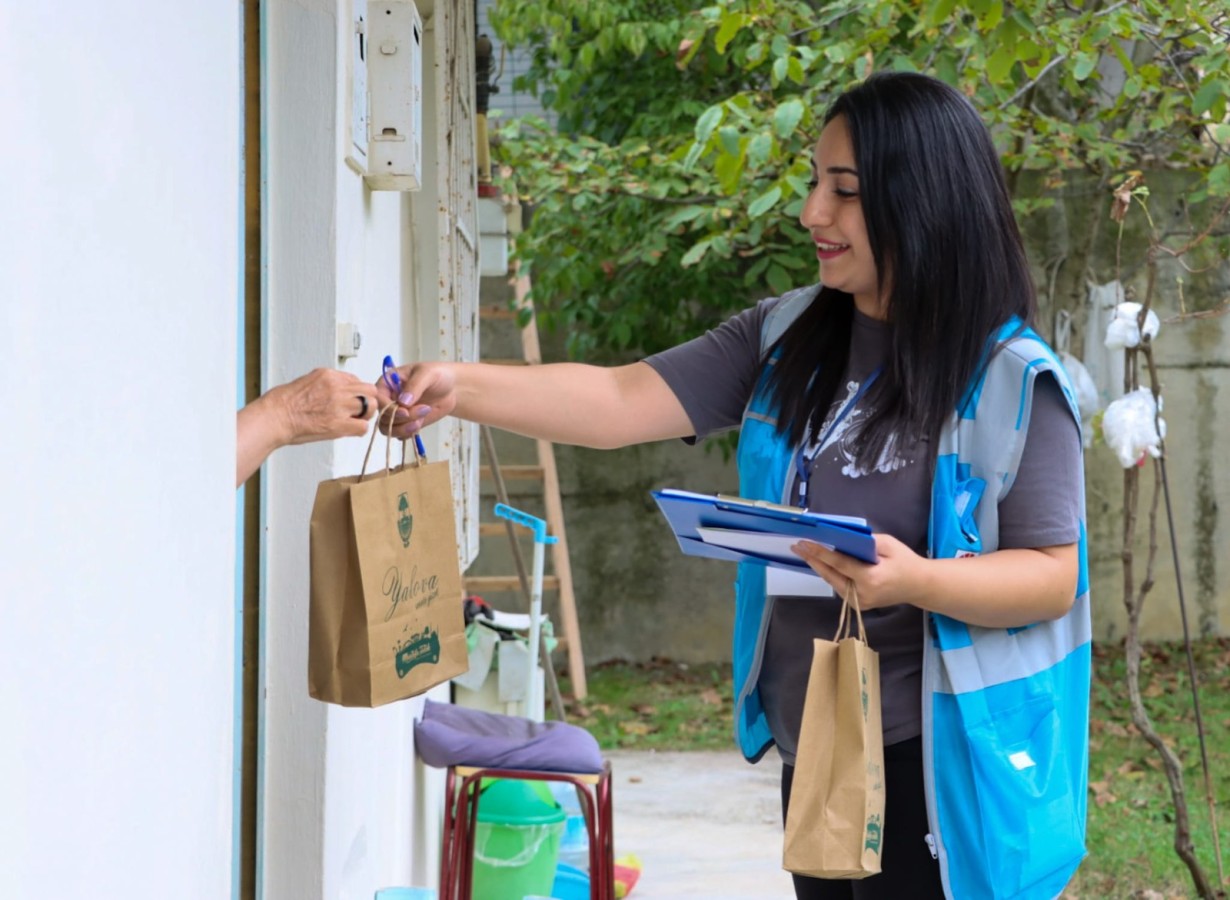 YALOVA BELEDİYESİ HANELERİ GEZMEYE DEVAM EDİYOR