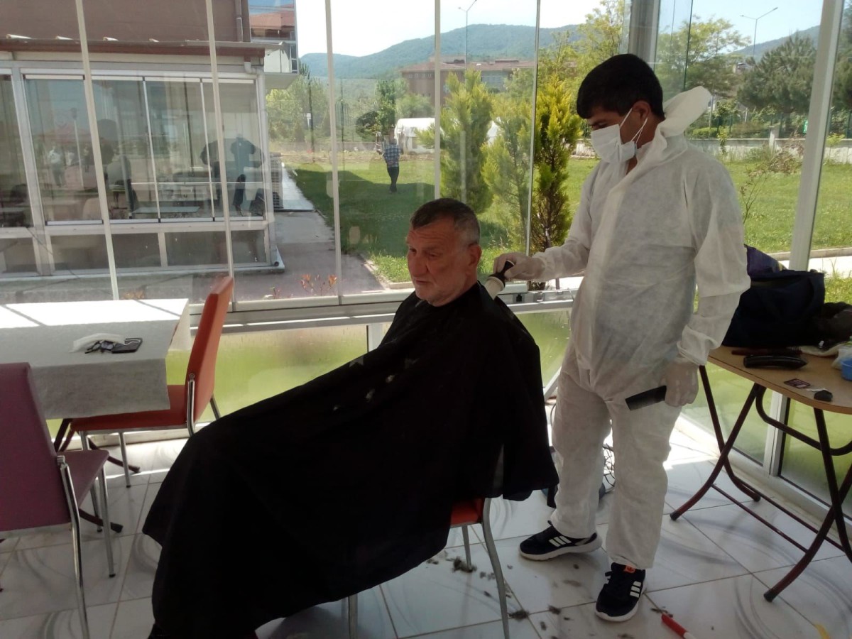 YALOVA BELEDİYESİ HUZUR EVİ SAKİNLERİNİN YANINDA OLMAYA DEVAM EDİYOR