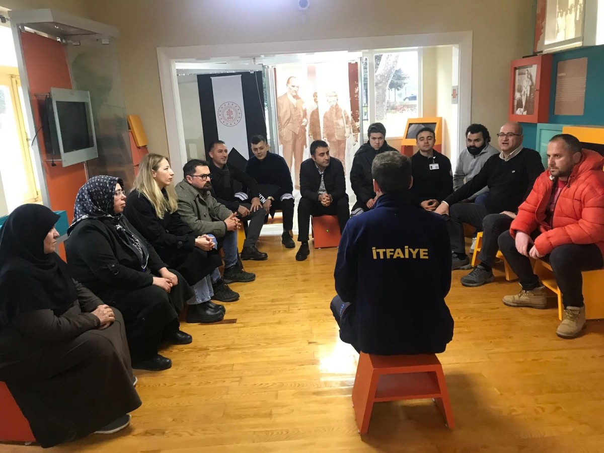 YALOVA BELEDİYESİ İTFAİYE MÜDÜRLÜĞÜ EĞİTİM VERMEYE DEVAM EDİYOR