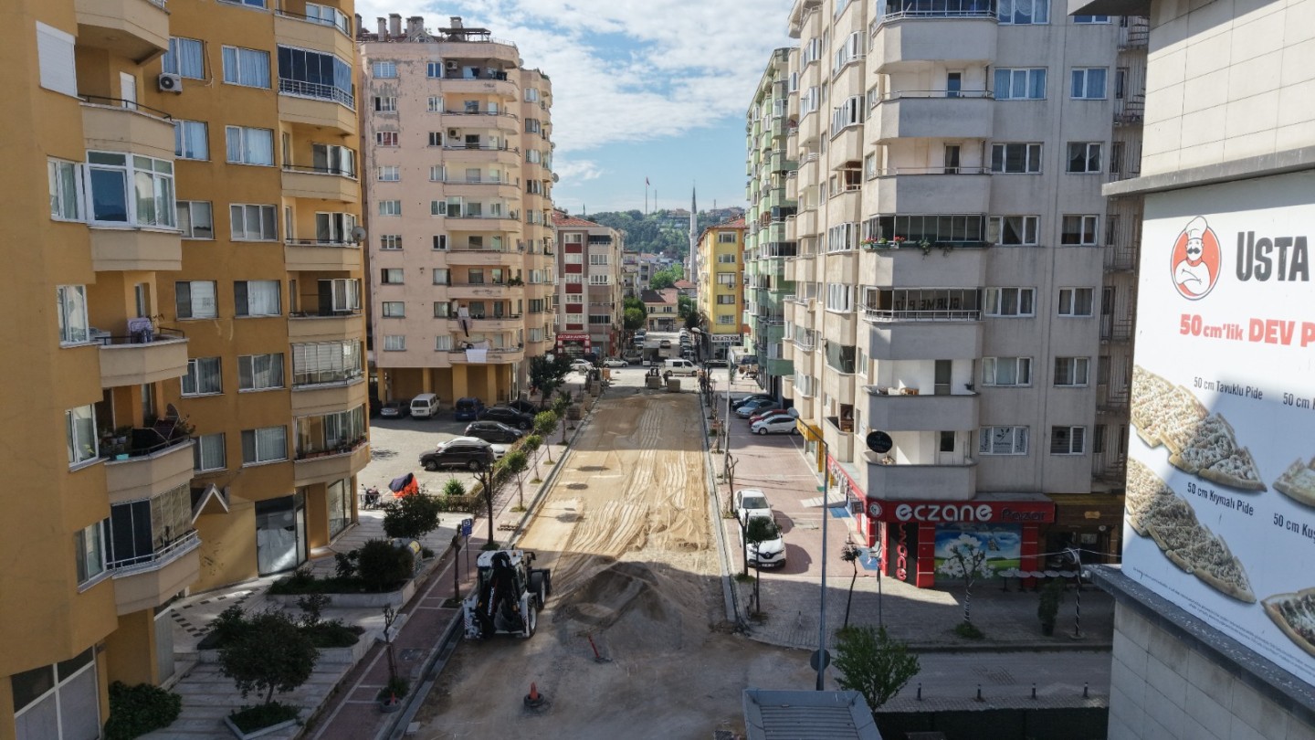 YALOVA BELEDİYESİ PARKE YOL İYİLEŞTİRMELERİNİ SÜRDÜRÜYOR