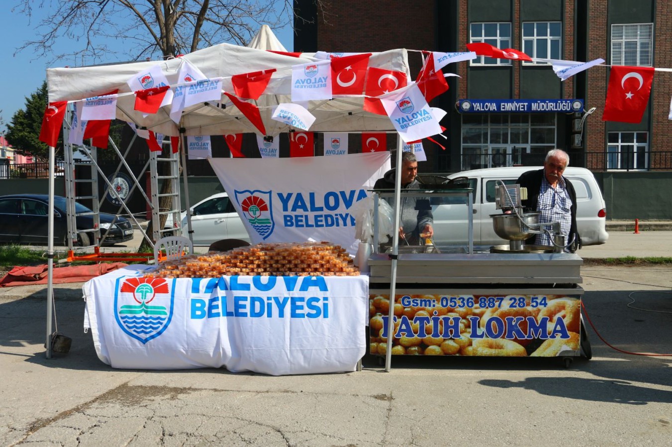 YALOVA BELEDİYESİ ŞEHİTLERİMİZ İÇİN LOKMA DAĞITTI