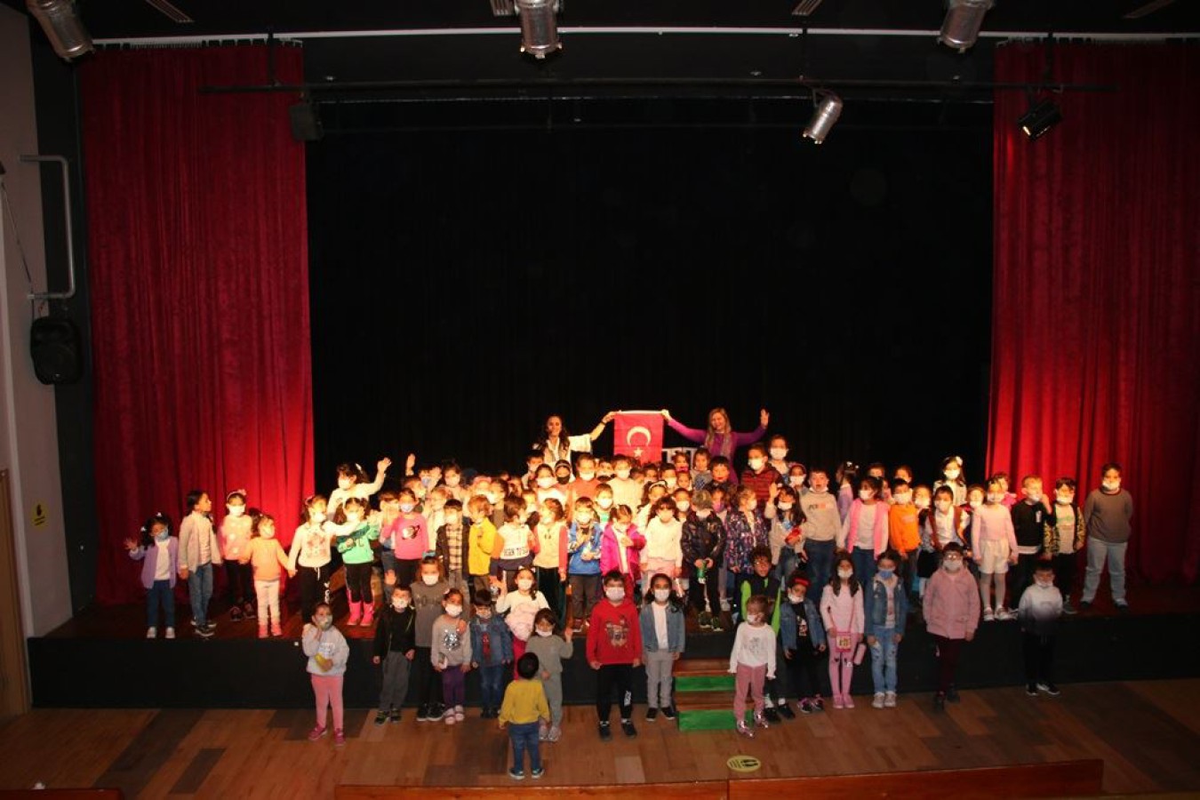 YALOVA BELEDİYESİ’NDEN 29 EKİM’E ÖZEL OYUN SERGİLENDİ