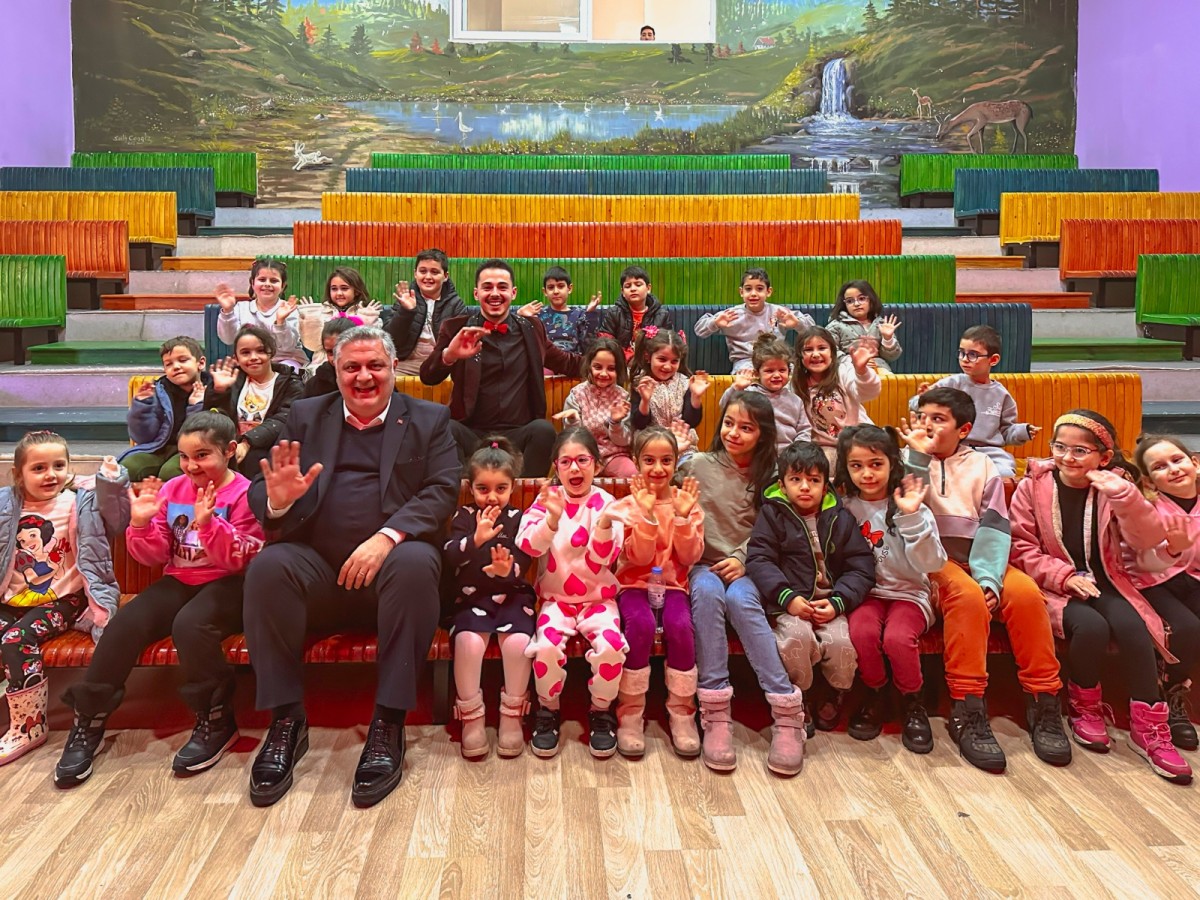 YALOVA BELEDİYESİ’NDEN ÇOCUKLAR İÇİN BÜYÜLEYİCİ İLLÜZYON GÖSTERİSİ