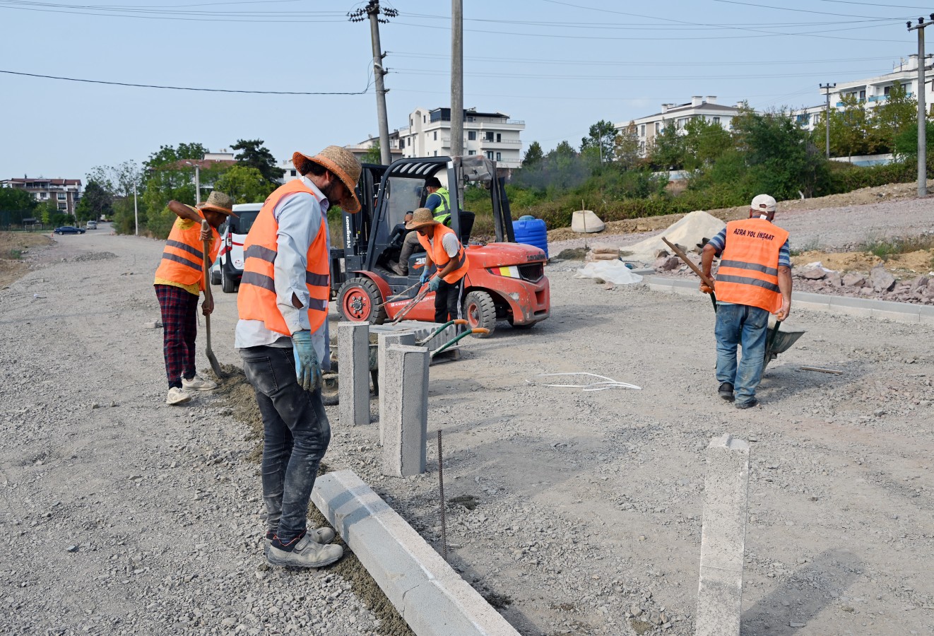 YALOVA BELEDİYESİ’NDEN DERE MAHALLESİ’NE YENİ PARKE YOLU
