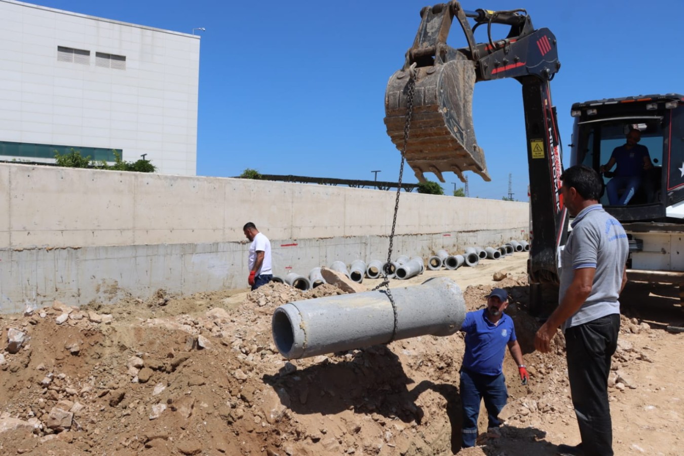 YALOVA BELEDİYESİ'NDEN HASTANE ÖNÜNDE ALTYAPI ATAĞI