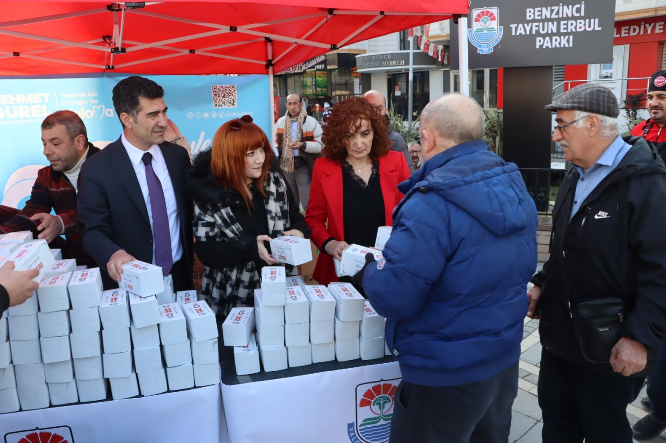 YALOVA BELEDİYESİ’NDEN VATANDAŞLARA KANDİL SİMİDİ İKRAMI