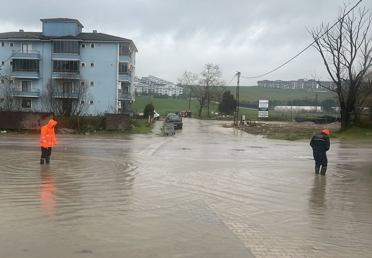 YALOVA BELEDİYESİ’NDEN YAĞIŞ MESAİSİ