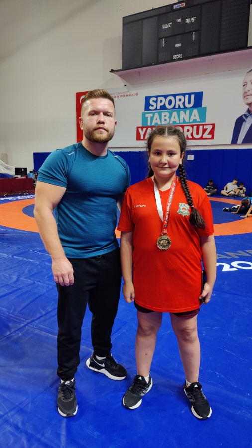 YALOVA BELEDİYESPOR KULÜPLER SIRALAMASINDA 4. OLDU