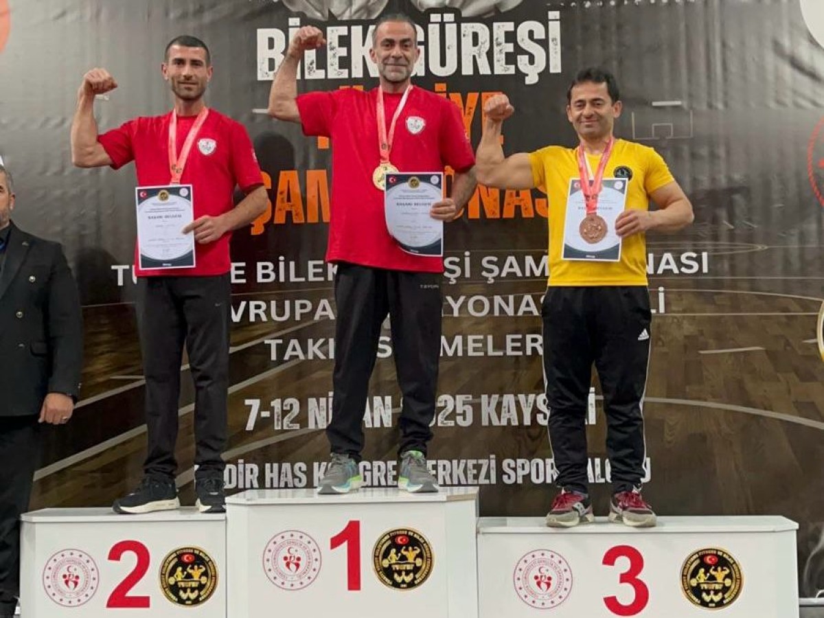 YALOVA BELEDİYESPOR’DAN ÇİFTE ŞAMPİYONA BAŞARISI