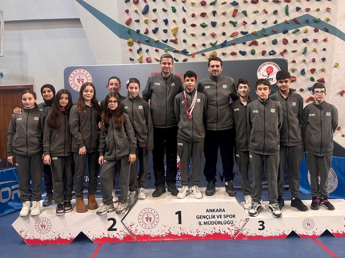 YALOVA BELEDİYESPOR’DAN MASA TENİSİNDE ÇİFTE GURUR