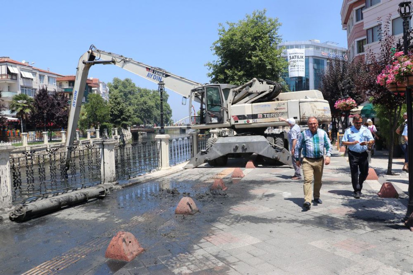 YALOVA DERESİ TEMİZLENİYOR