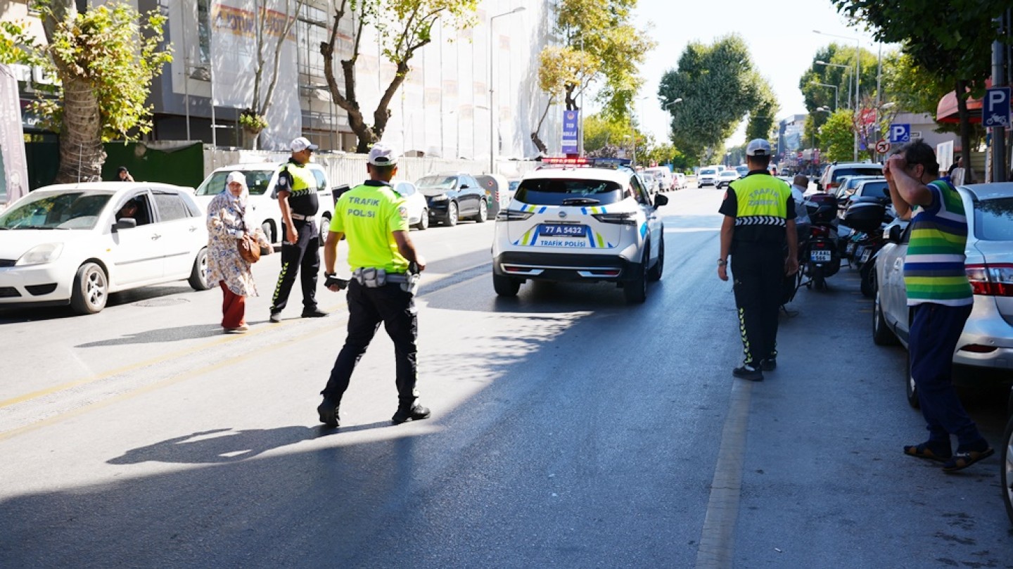 YALOVA EMNİYETİ VE YALOVA BELEDİYESİ ORTAK DENETİMLERİNİ SÜRDÜRÜYOR