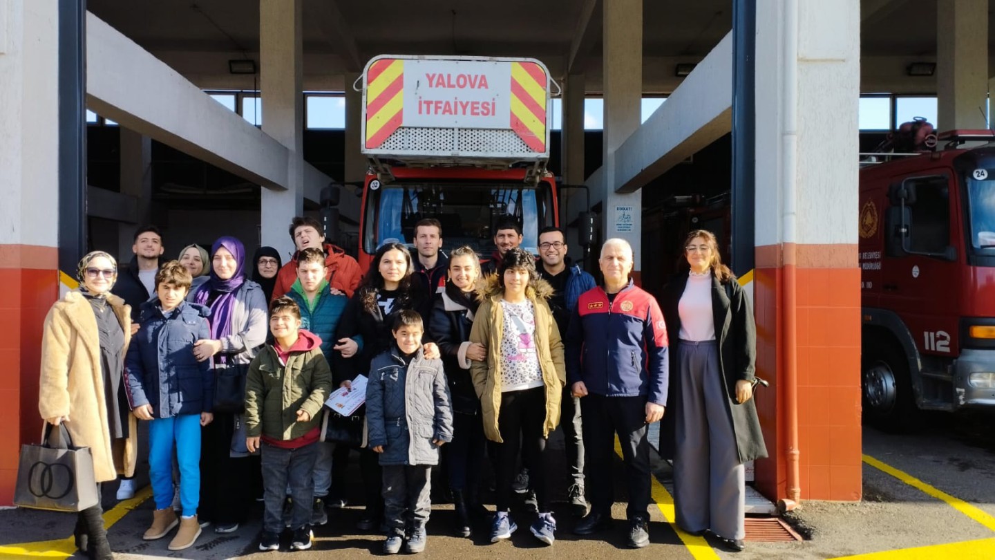 YALOVA İTFAİYESİ'NİN ÖZEL ZİYARETÇİLERİ VARDI