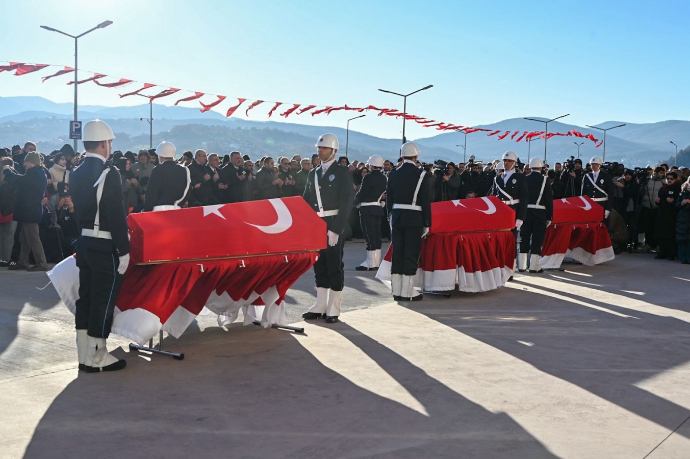 YALOVA ŞEHİTLERİNİ DUALARLA UĞURLADI