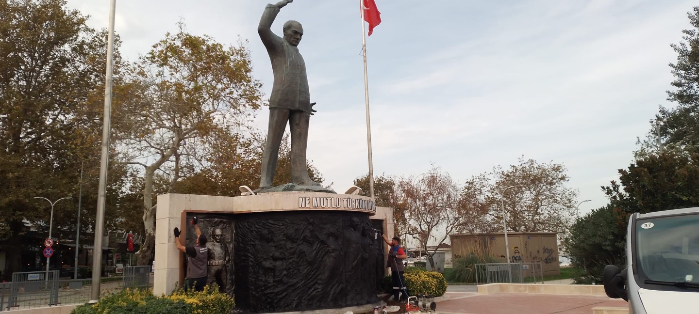 YALOVA’DA ATATÜRK ANITI BAKIMA ALINDI