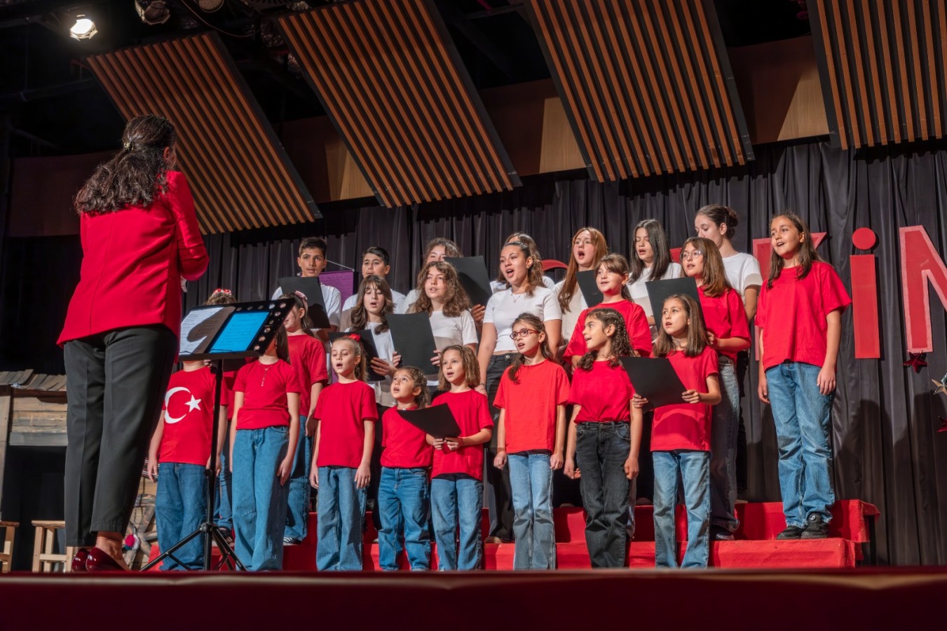 YALOVA’DA CUMHURİYET COŞKUSU SANATLA YAŞANDI