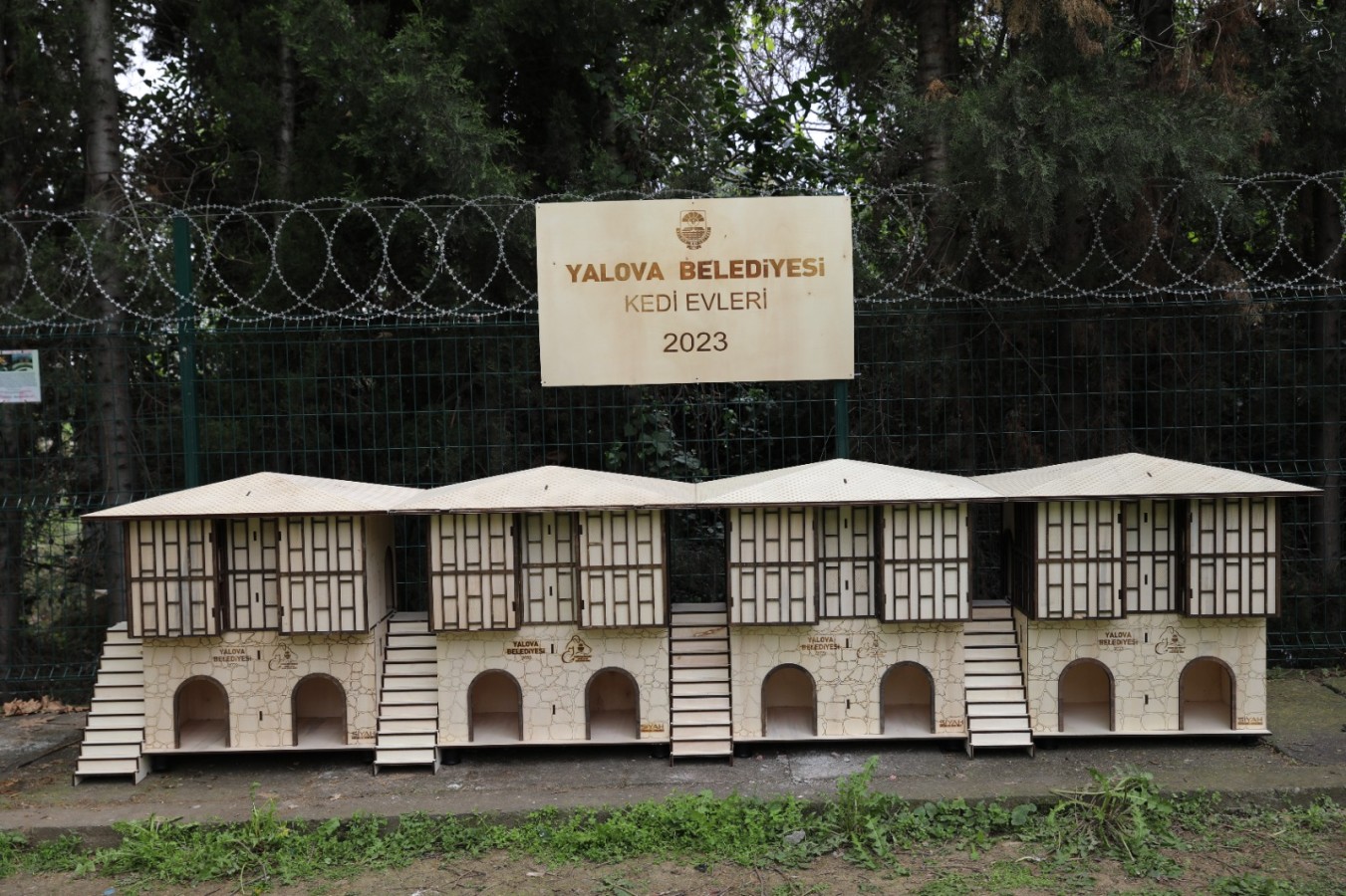 YALOVA’DA KEDİLERE SAFRANBOLU KONSEPTLİ YENİ EVLER…