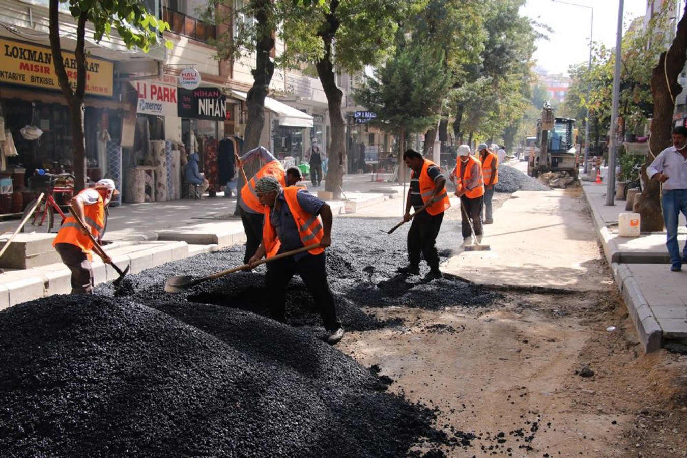 YENİ CAMİ SOKAK ASFALTLANIYOR