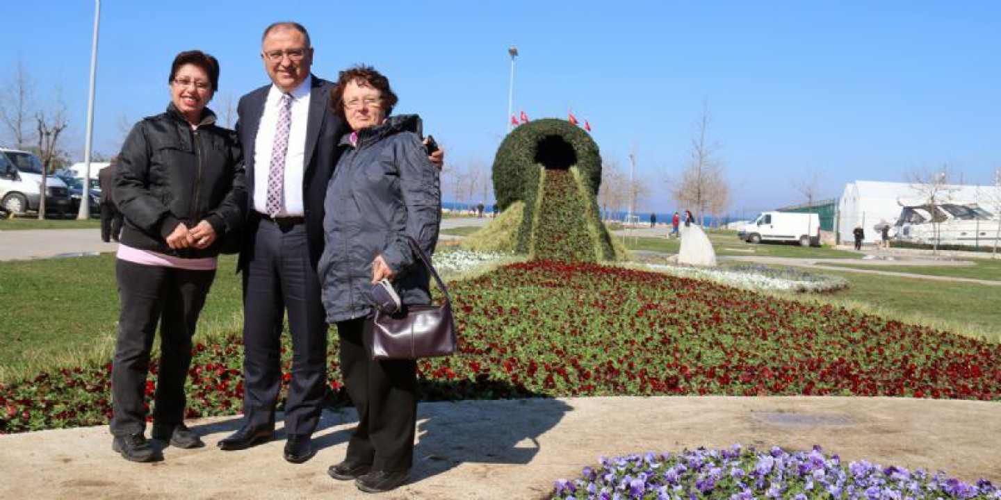 Yeni Fotoğraf Çektirme Yeri; Çiçek Şelalesi