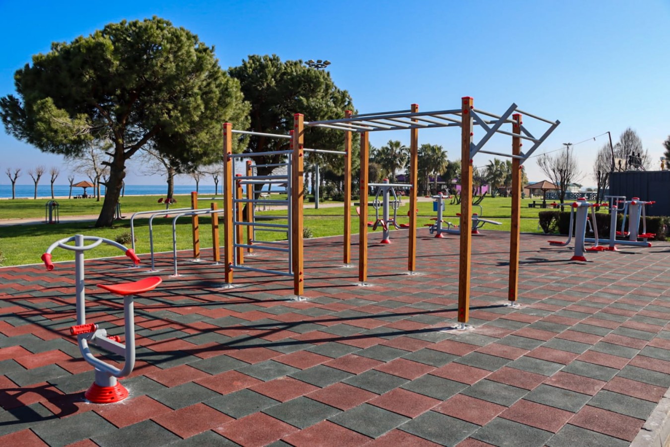 YENİLENEN SPOR ALETLERİ VATANDAŞLARIN HİZMETİNDE