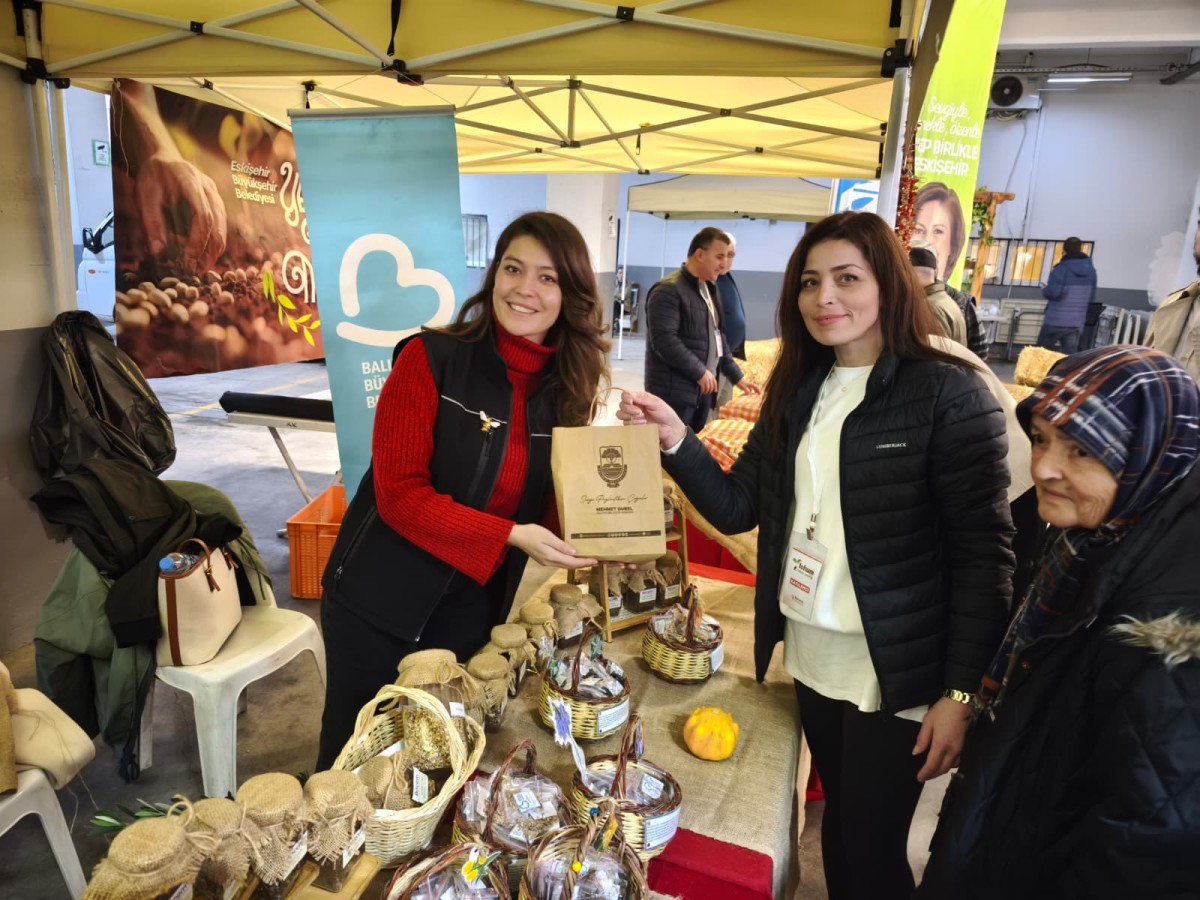 YEREL TOHUMLAR BORNOVA’DA BİNLERCE VATANDAŞLA BULUŞTU