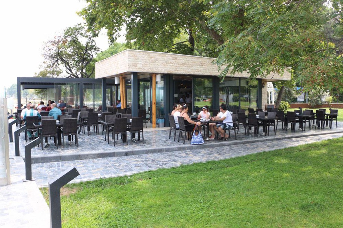 YÜRÜYEN KÖŞK’ÜN KAFETERYASI YENİLENDİ